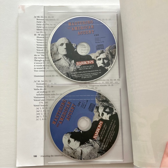 Book Mastering the American Accent with Audio CDs, paperback by Lisa Mojsin - Picture 6 of 7